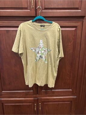 NWT greenish star camo tee sz M - oversized